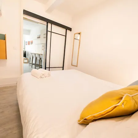Le Lucia, Beau T2, Clim,centre Historique, Comedie Apartment *